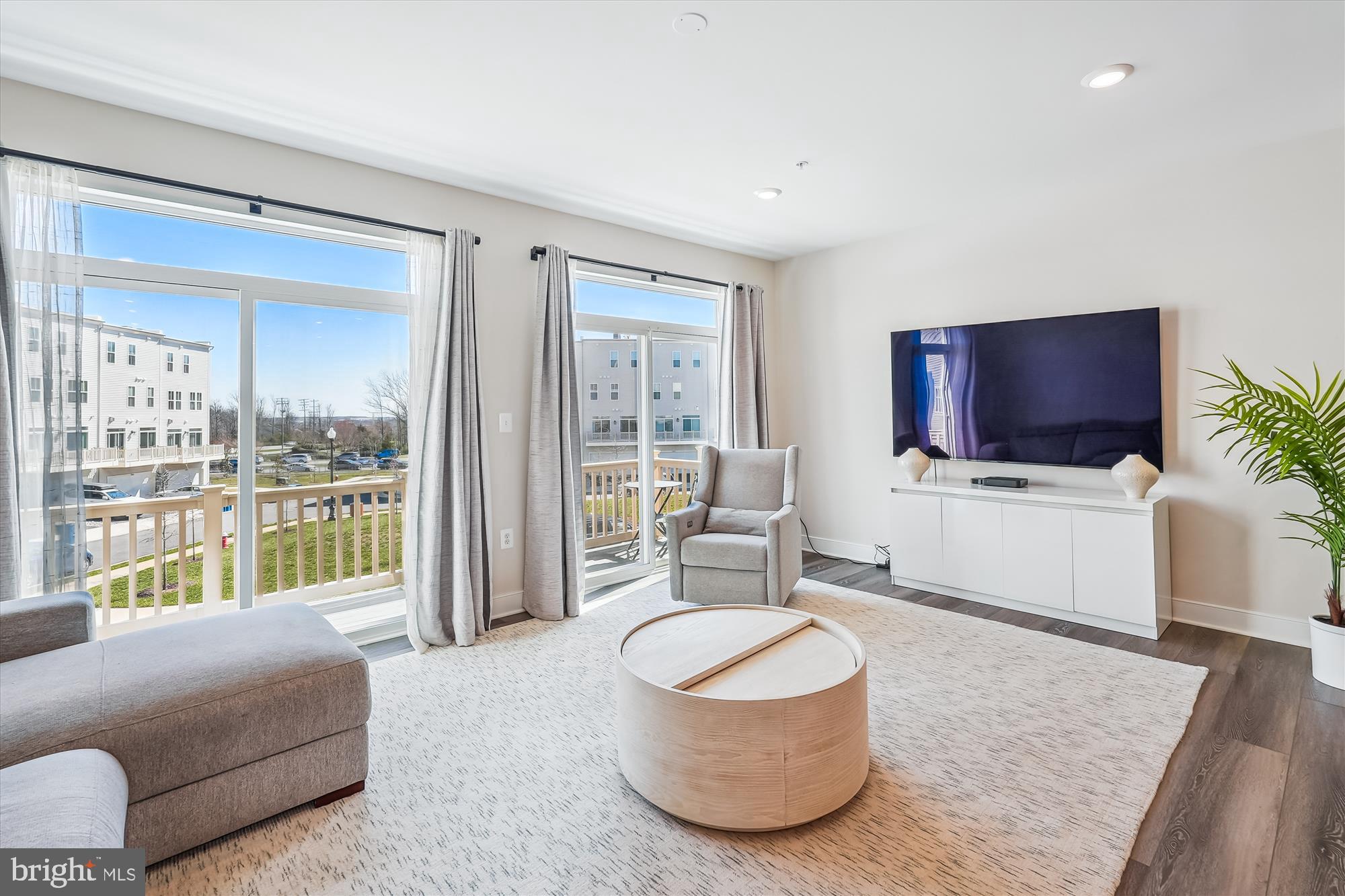 DOWNTOWN BRAMBLETON - Residential Lease