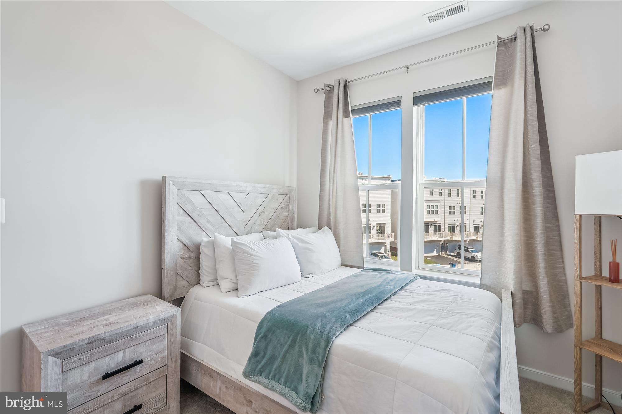 DOWNTOWN BRAMBLETON - Residential Lease