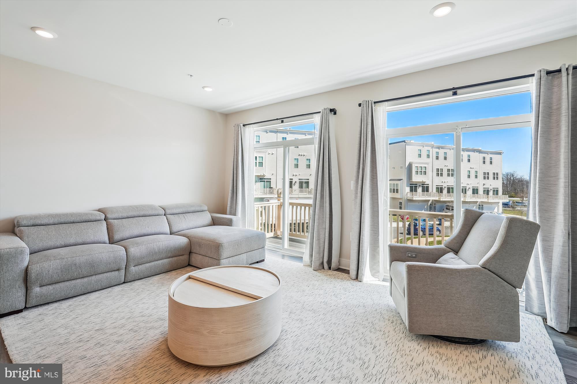 DOWNTOWN BRAMBLETON - Residential Lease