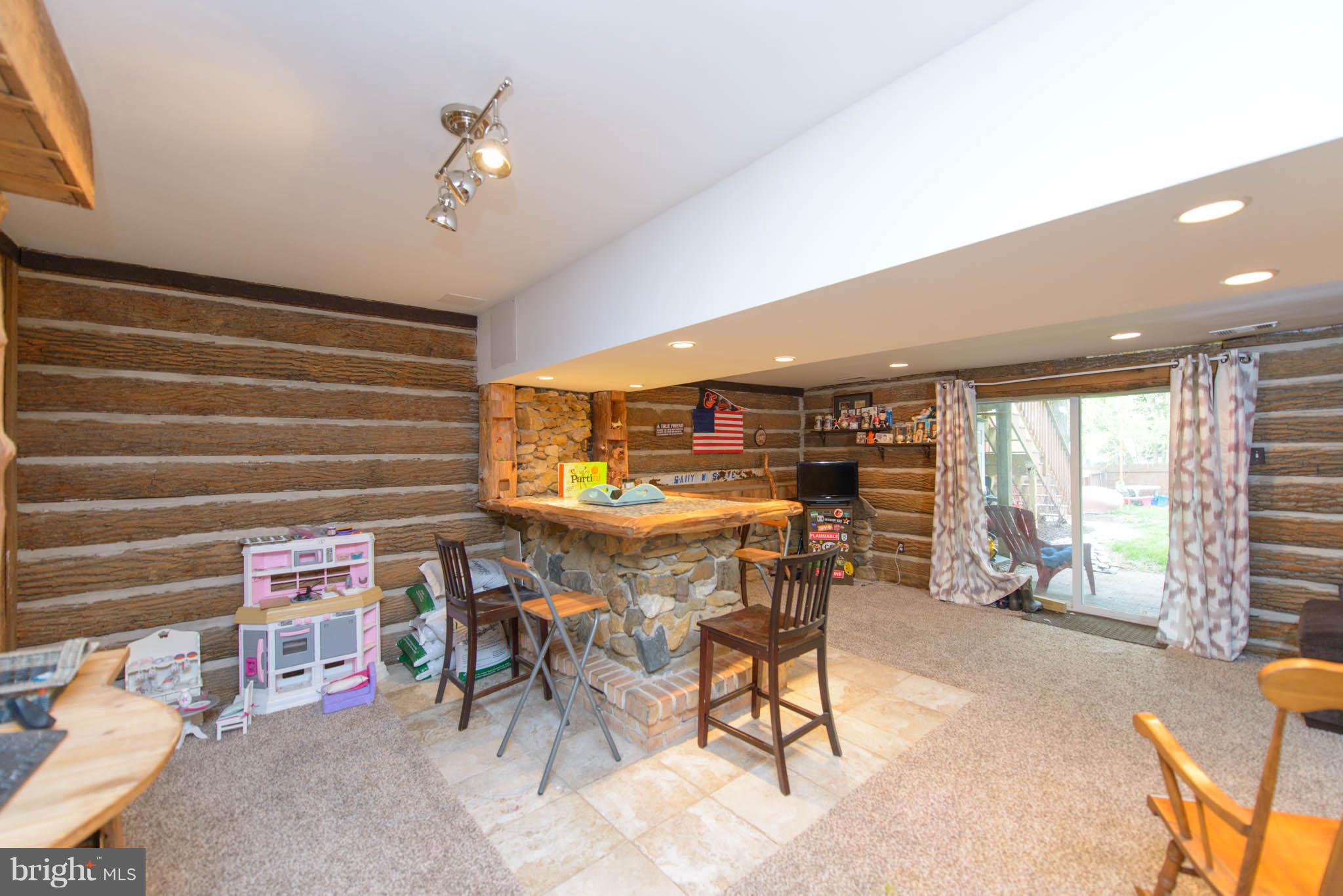 SEVEN COURTS - Residential