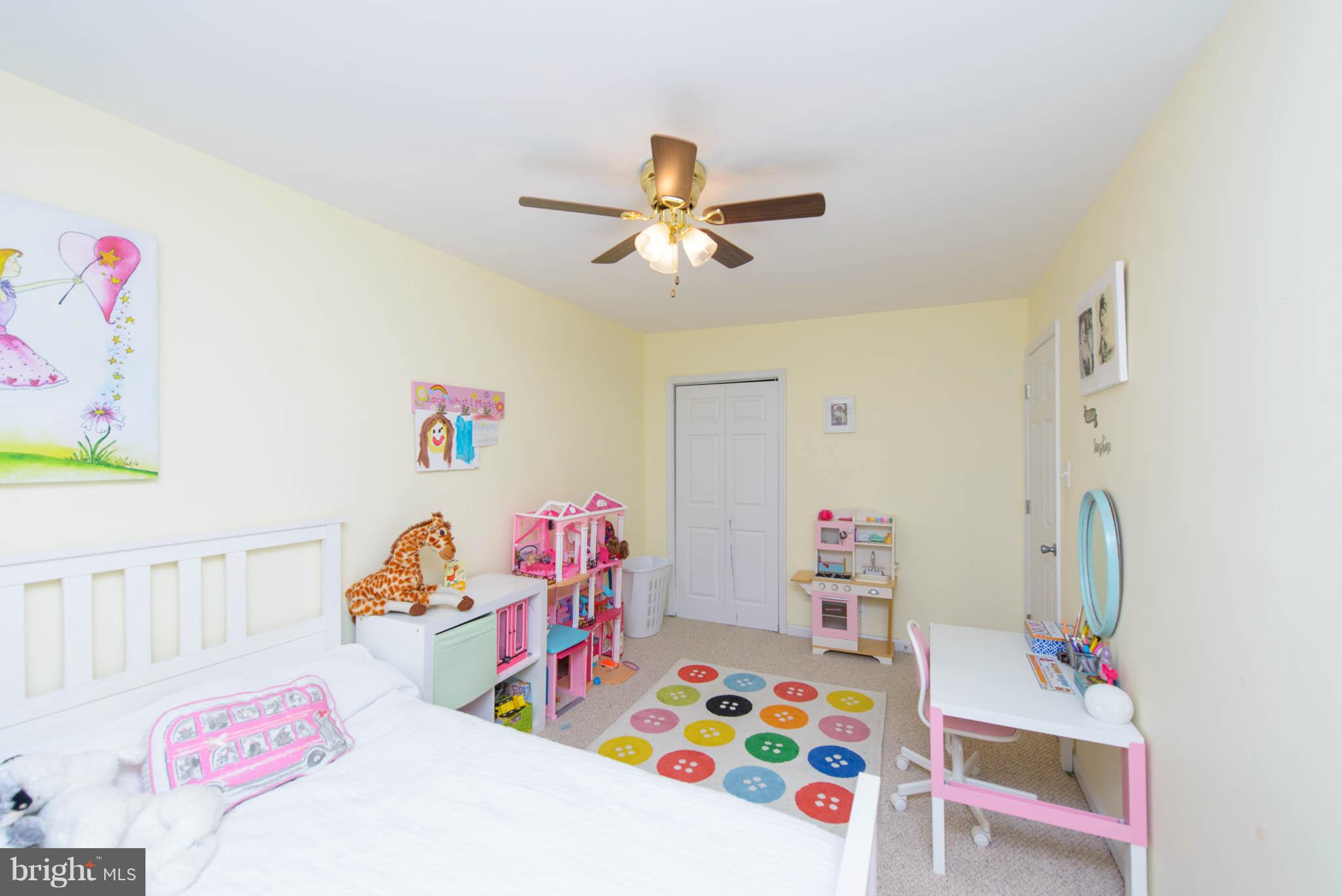 SEVEN COURTS - Residential