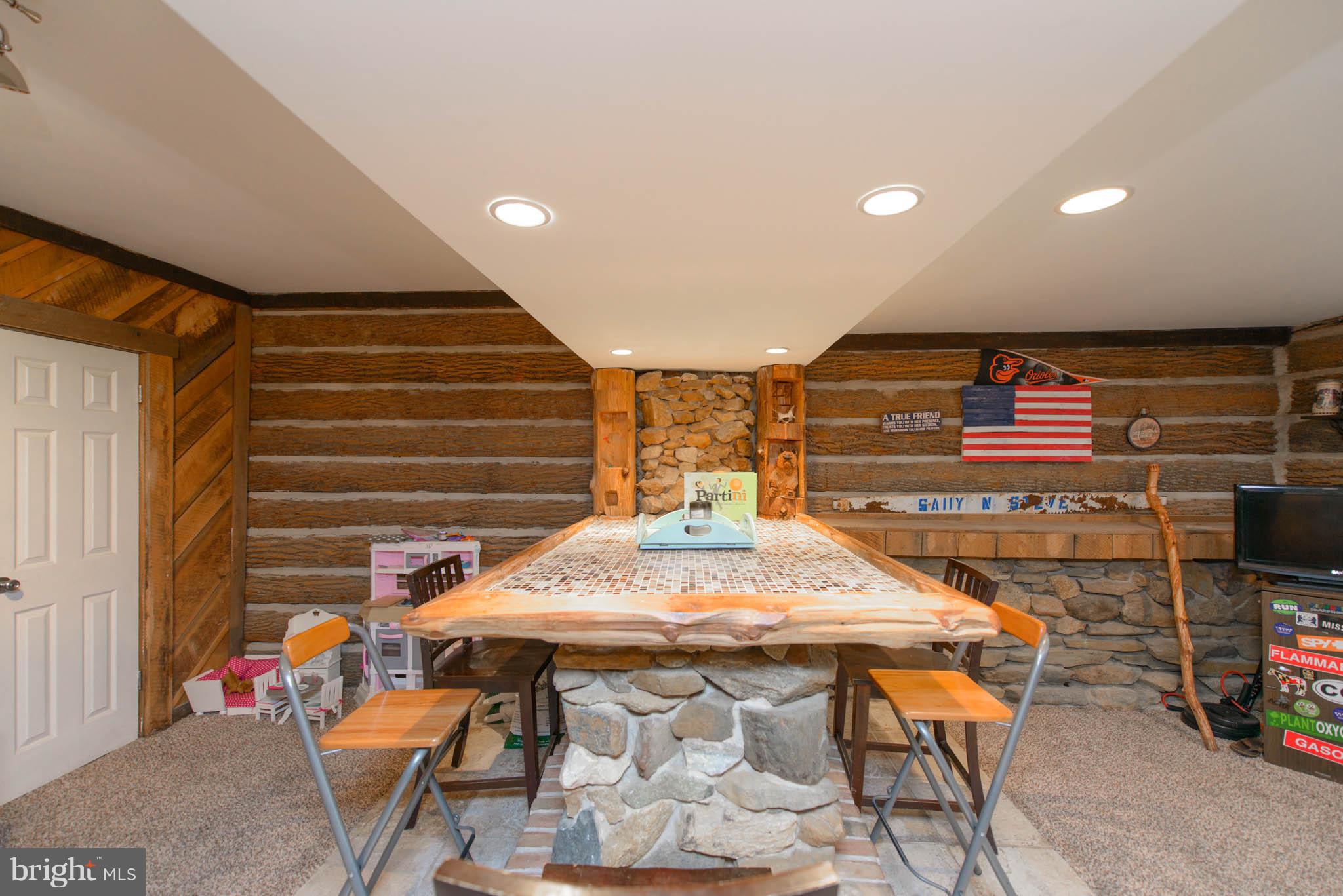 SEVEN COURTS - Residential