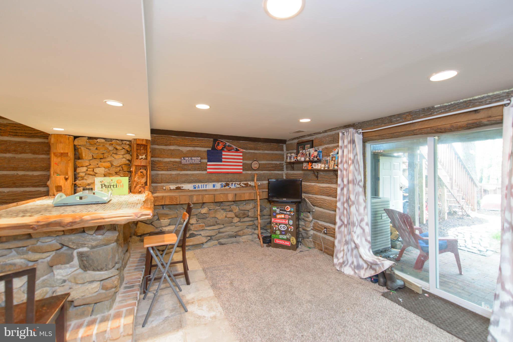 SEVEN COURTS - Residential