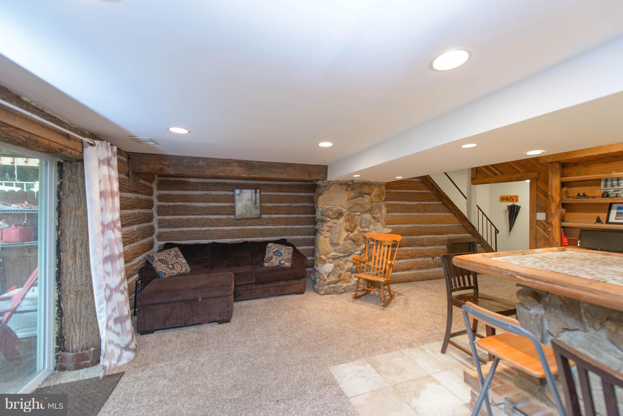 SEVEN COURTS - Residential