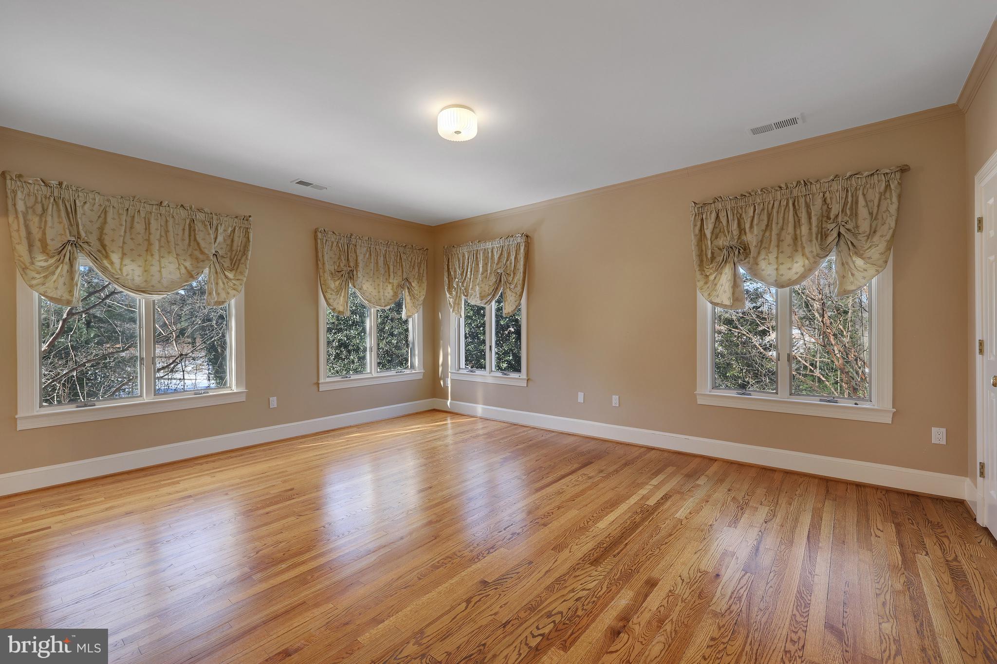 LANGLEY FOREST - Residential