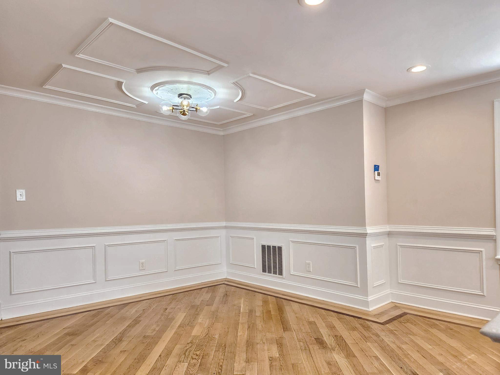 TUDOR OAKS (TH) - Residential