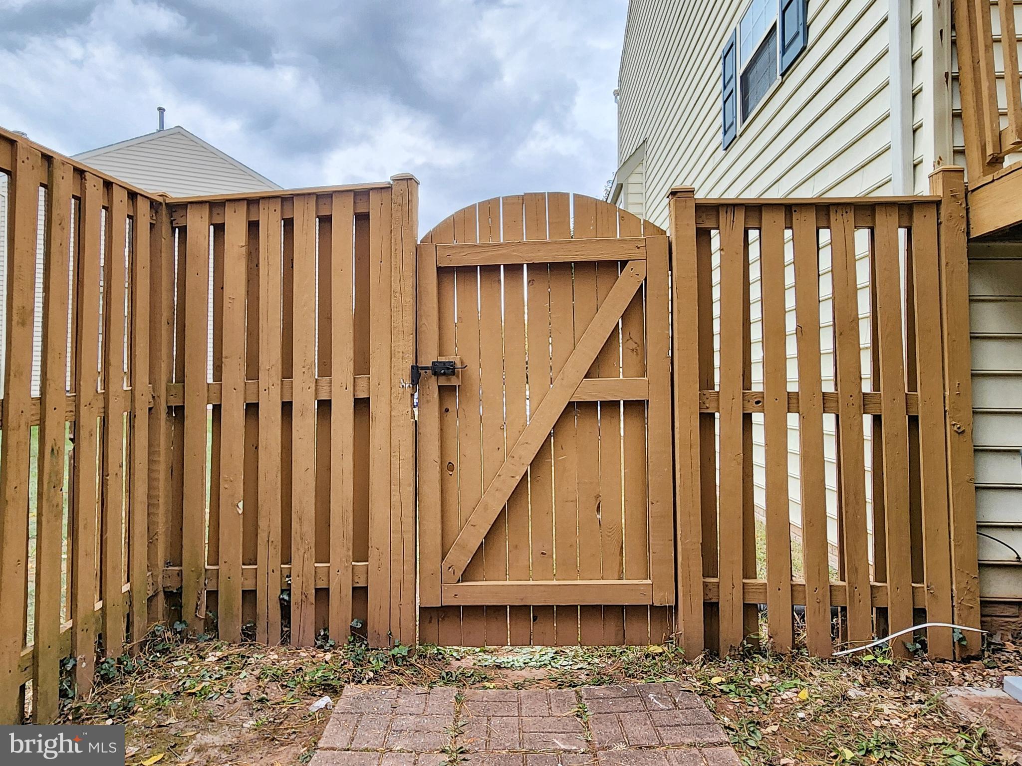 TUDOR OAKS (TH) - Residential