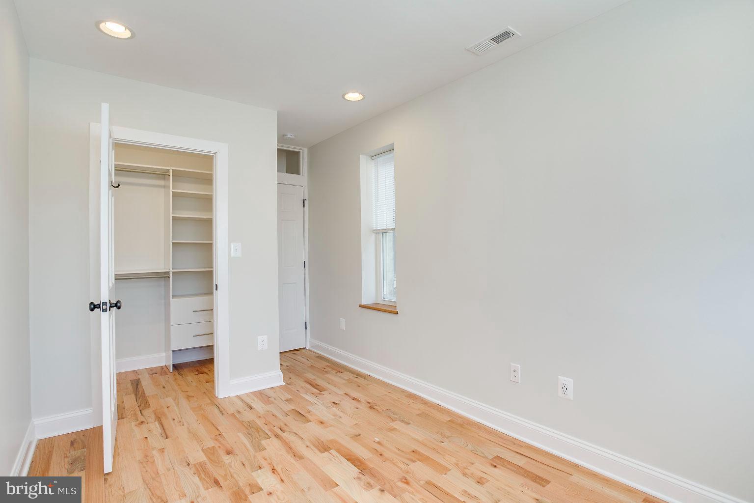 BARCLAY - Residential Lease