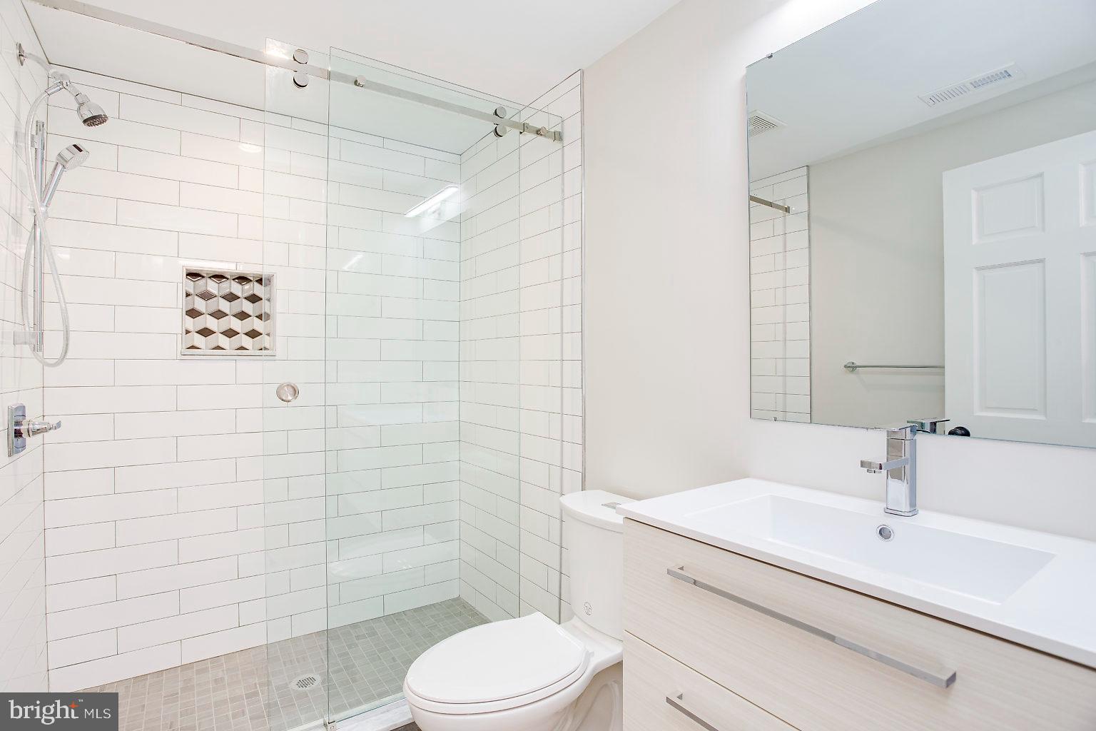 BARCLAY - Residential Lease