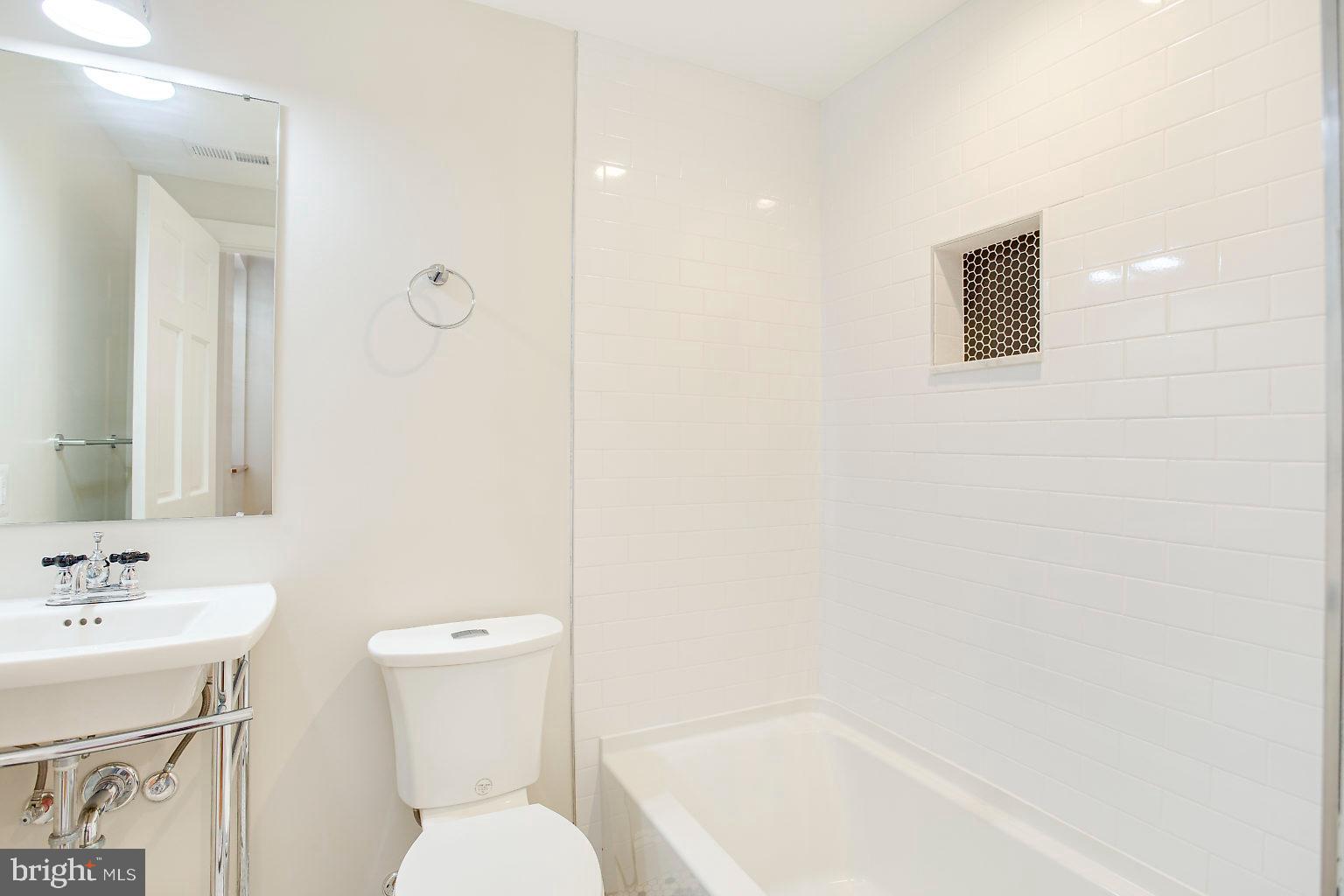 BARCLAY - Residential Lease