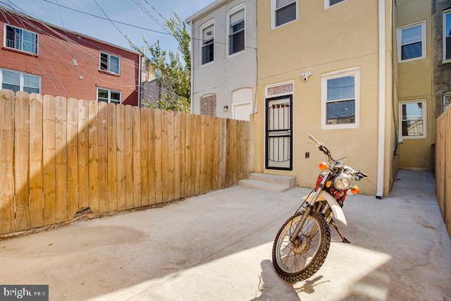 BARCLAY - Residential Lease