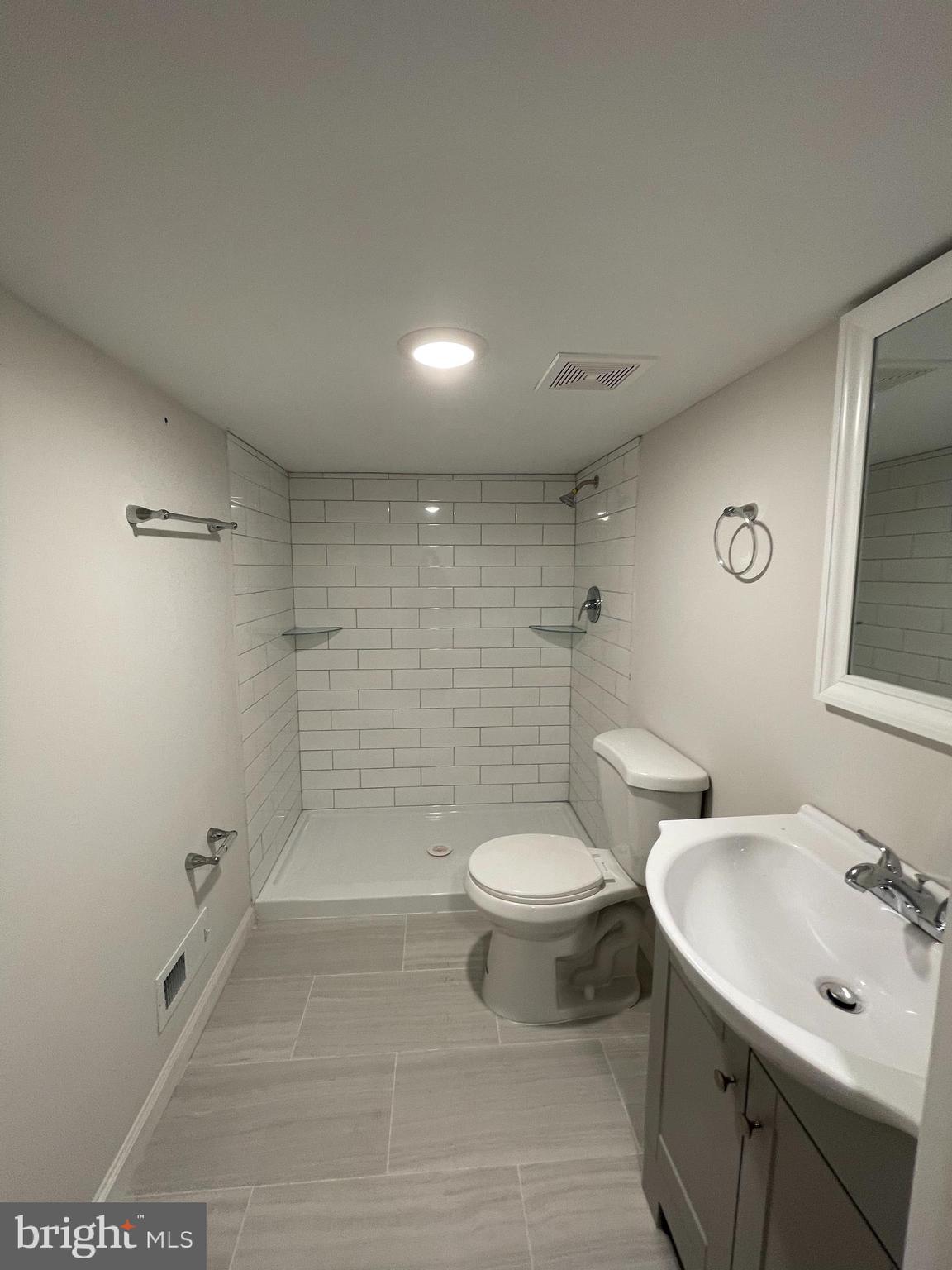 BROADWAY EAST - Residential Lease