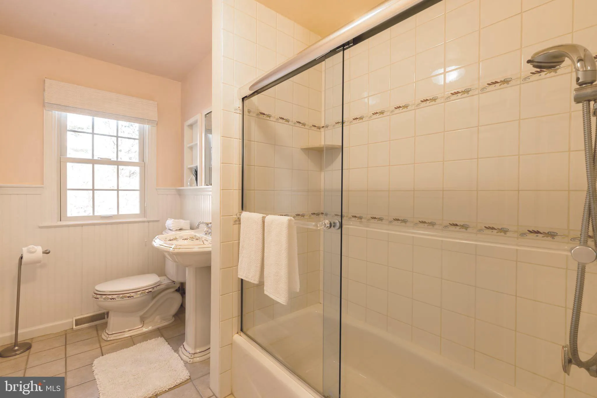 Berwyn, Pennsylvania 19312, United States, 4 Bedrooms Bedrooms, ,3 BathroomsBathrooms,Residential,Pending,17653