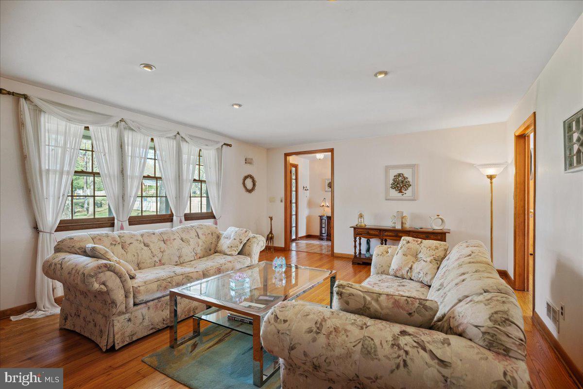 SYLVAN VIEW ON MAGOTHY - Residential