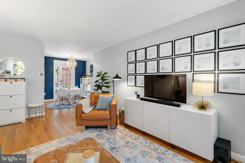 Condo For Sale - 4900 29th Road #A2<br/> Alexandria City County, ARLINGTON, VA 22206