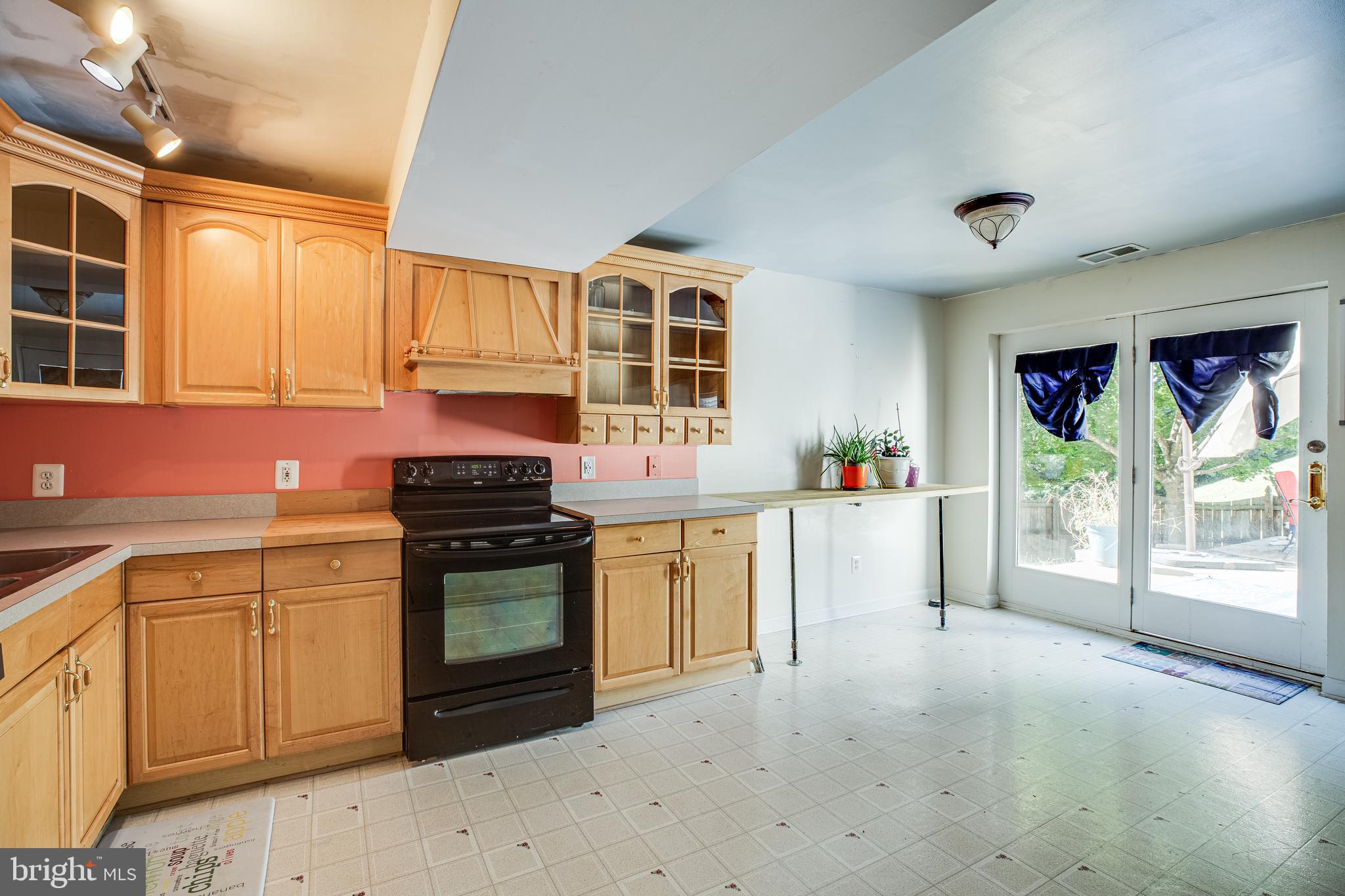 HAMPTON OAKS - Residential