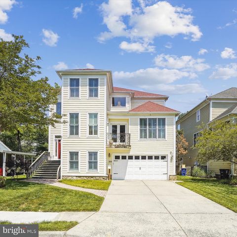 Photo of 709 N FLORIDA ST, ARLINGTON, VA 22205 (MLS # VAAR2031386)