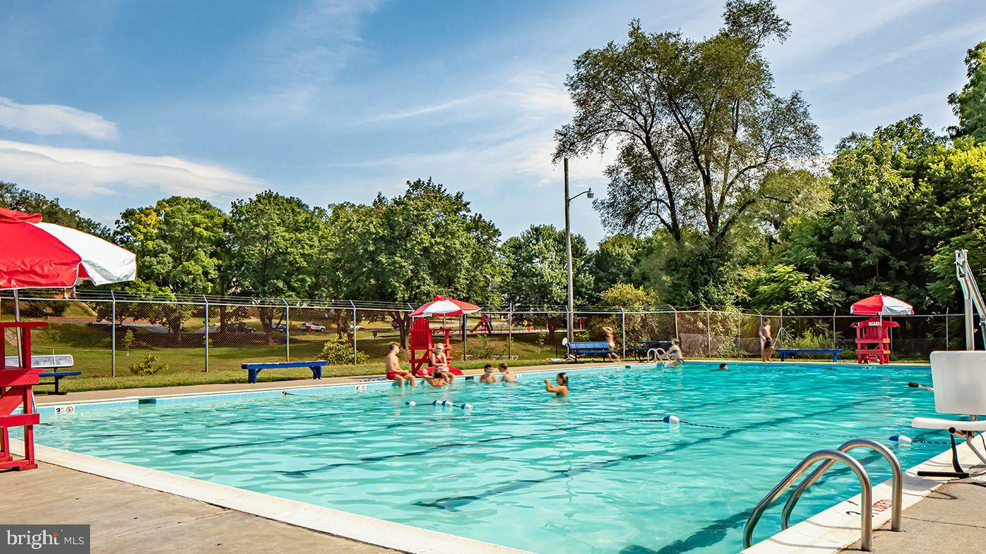 PRESIDENTS POINTE - Residential