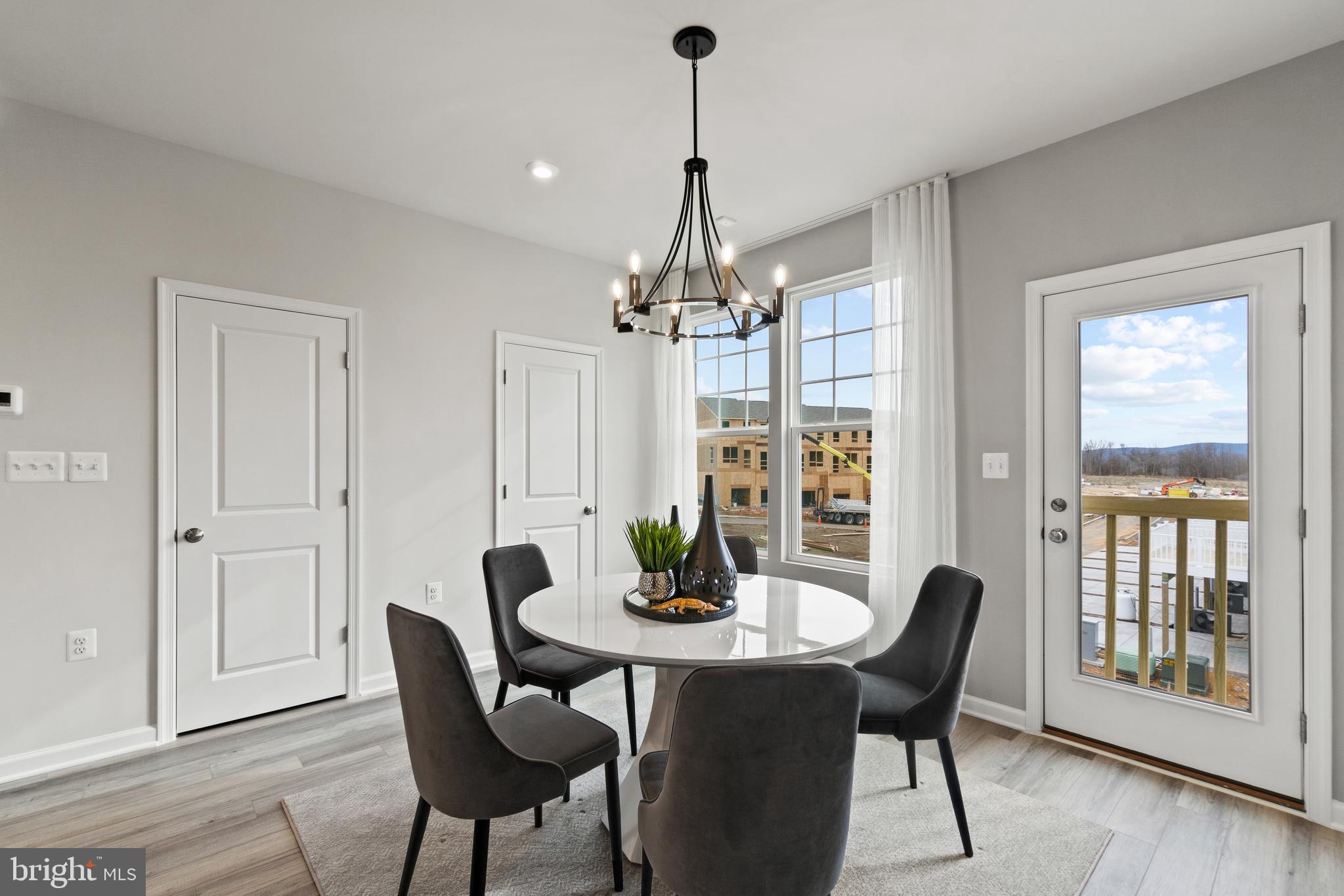 PRESIDENTS POINTE - Residential