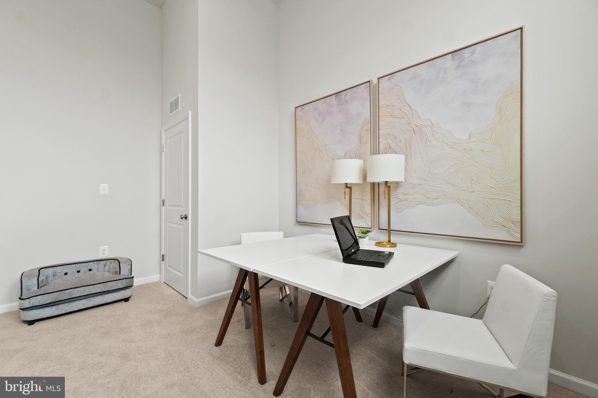 PRESIDENTS POINTE - Residential