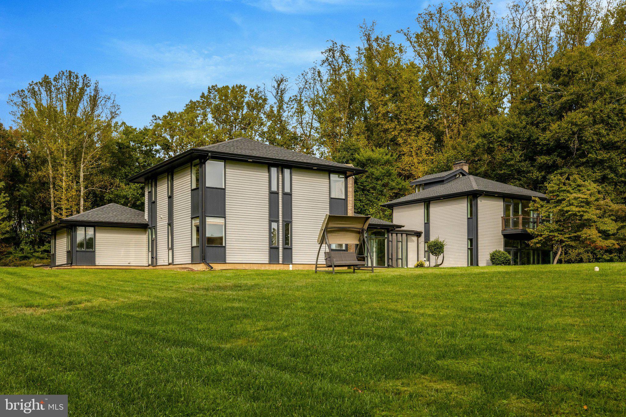125 COMMONAGE DRIVE