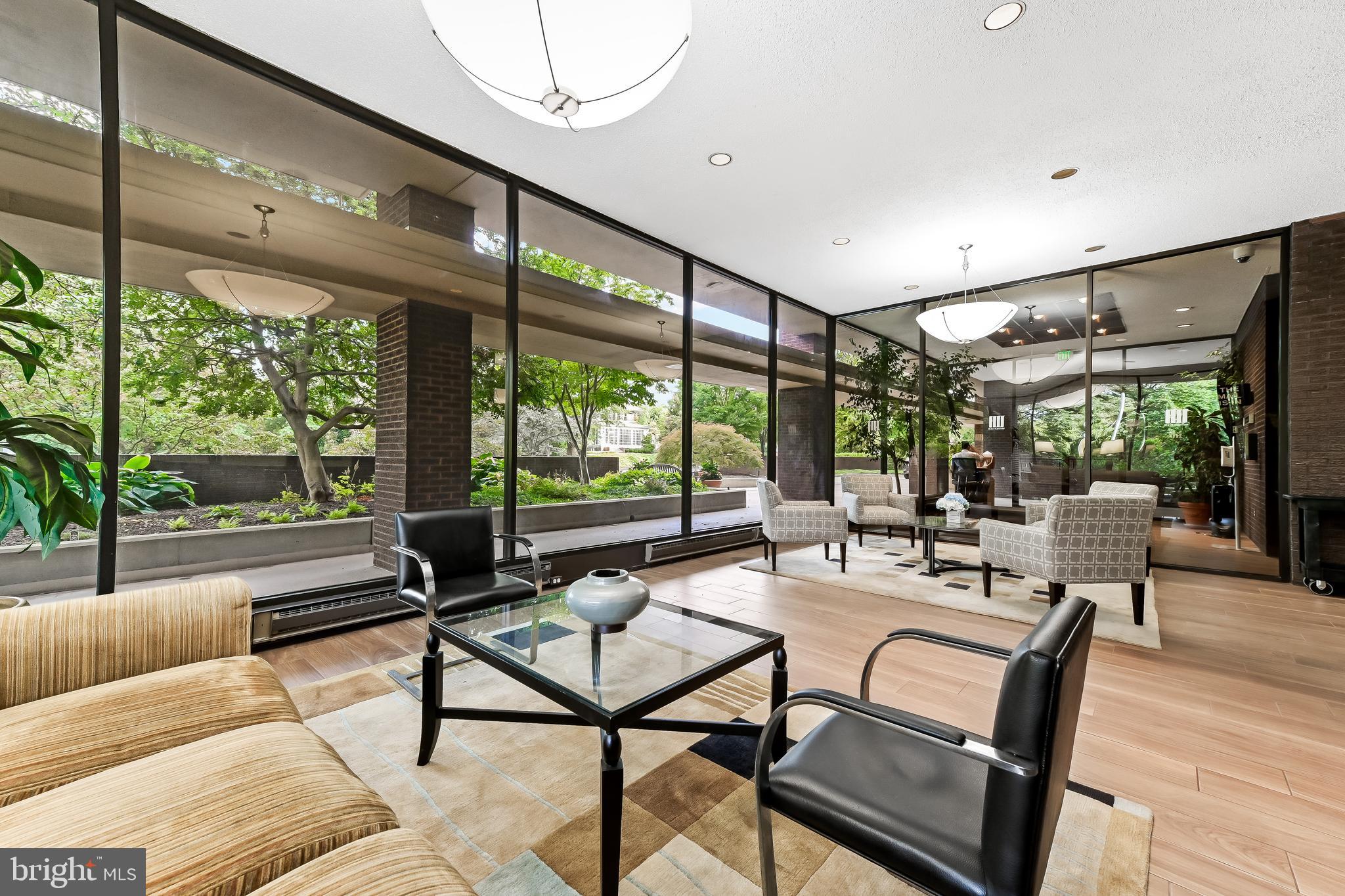 WINTHROP HOUSE - Residential