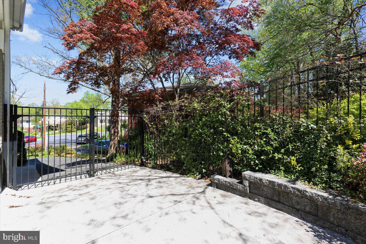 MAPLEWOOD MANOR - Residential