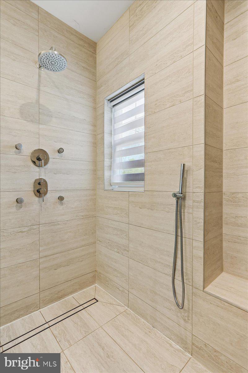 MAPLEWOOD MANOR - Residential