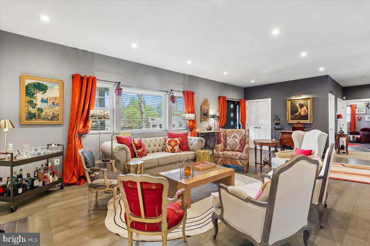 MAPLEWOOD MANOR - Residential