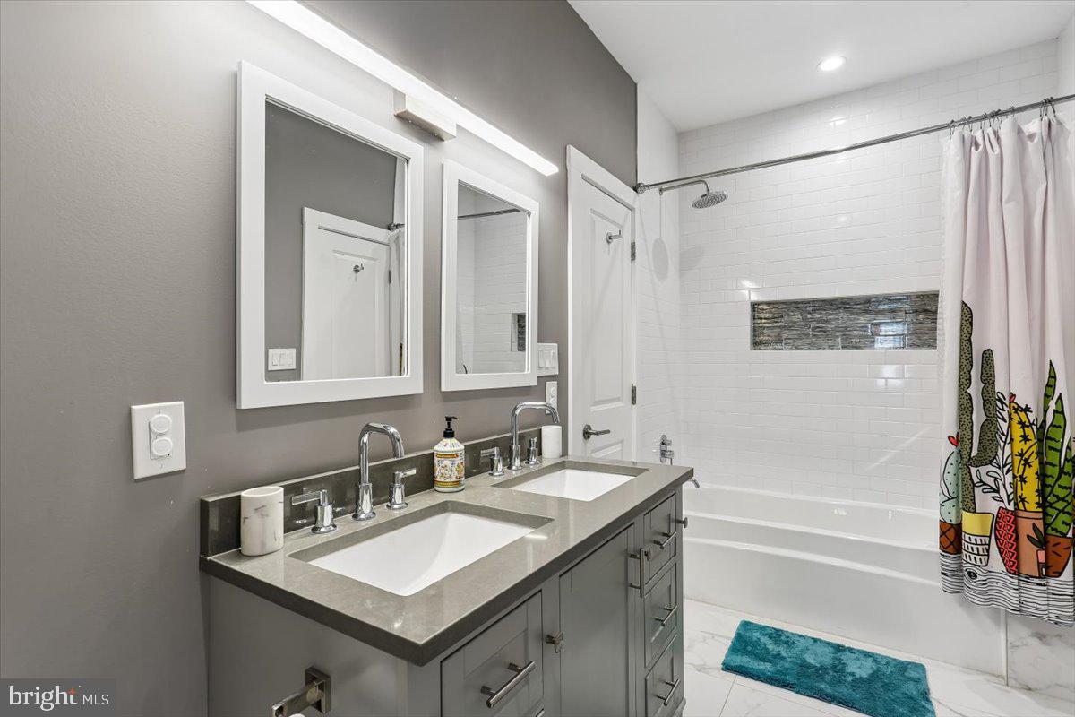 MAPLEWOOD MANOR - Residential