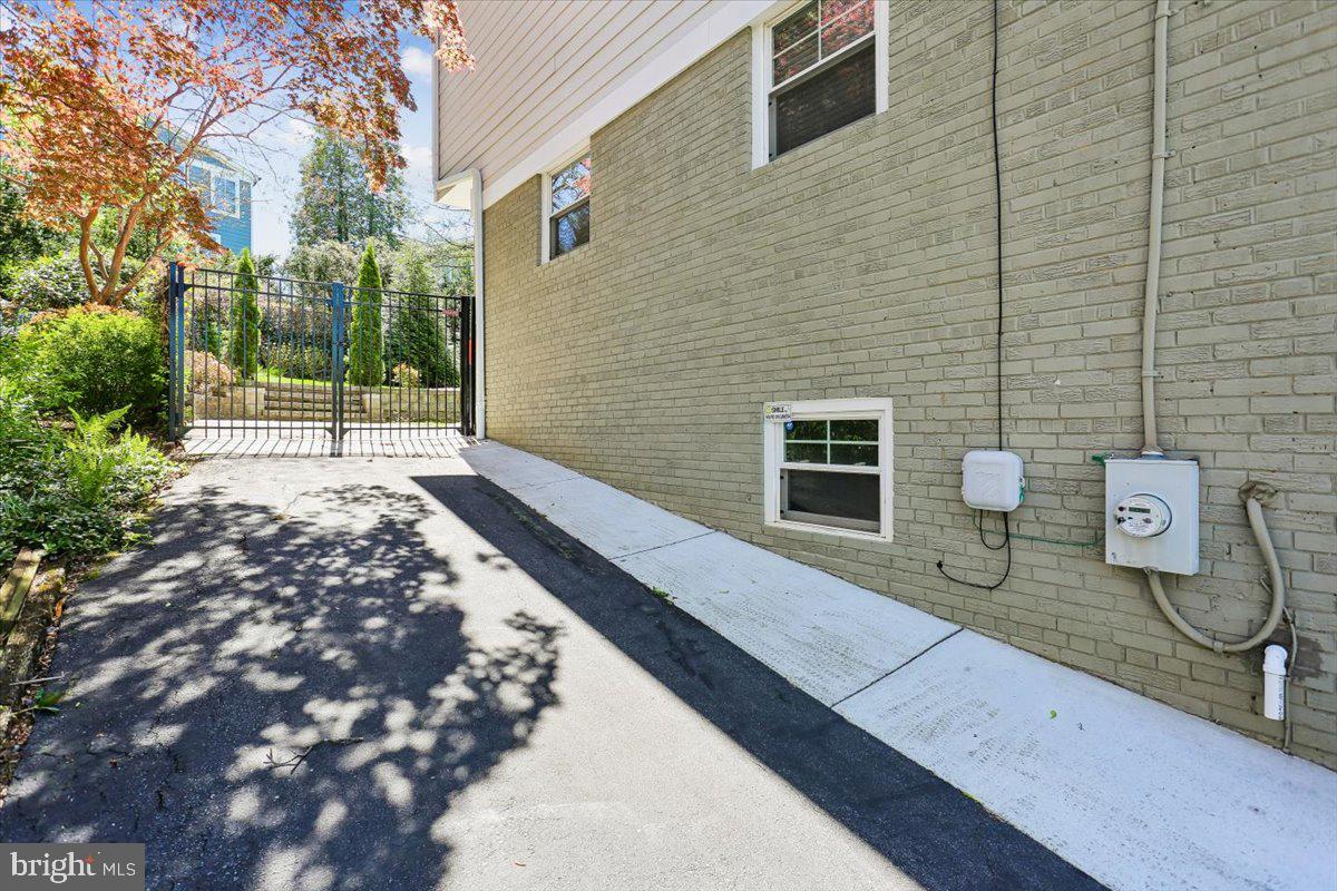 MAPLEWOOD MANOR - Residential