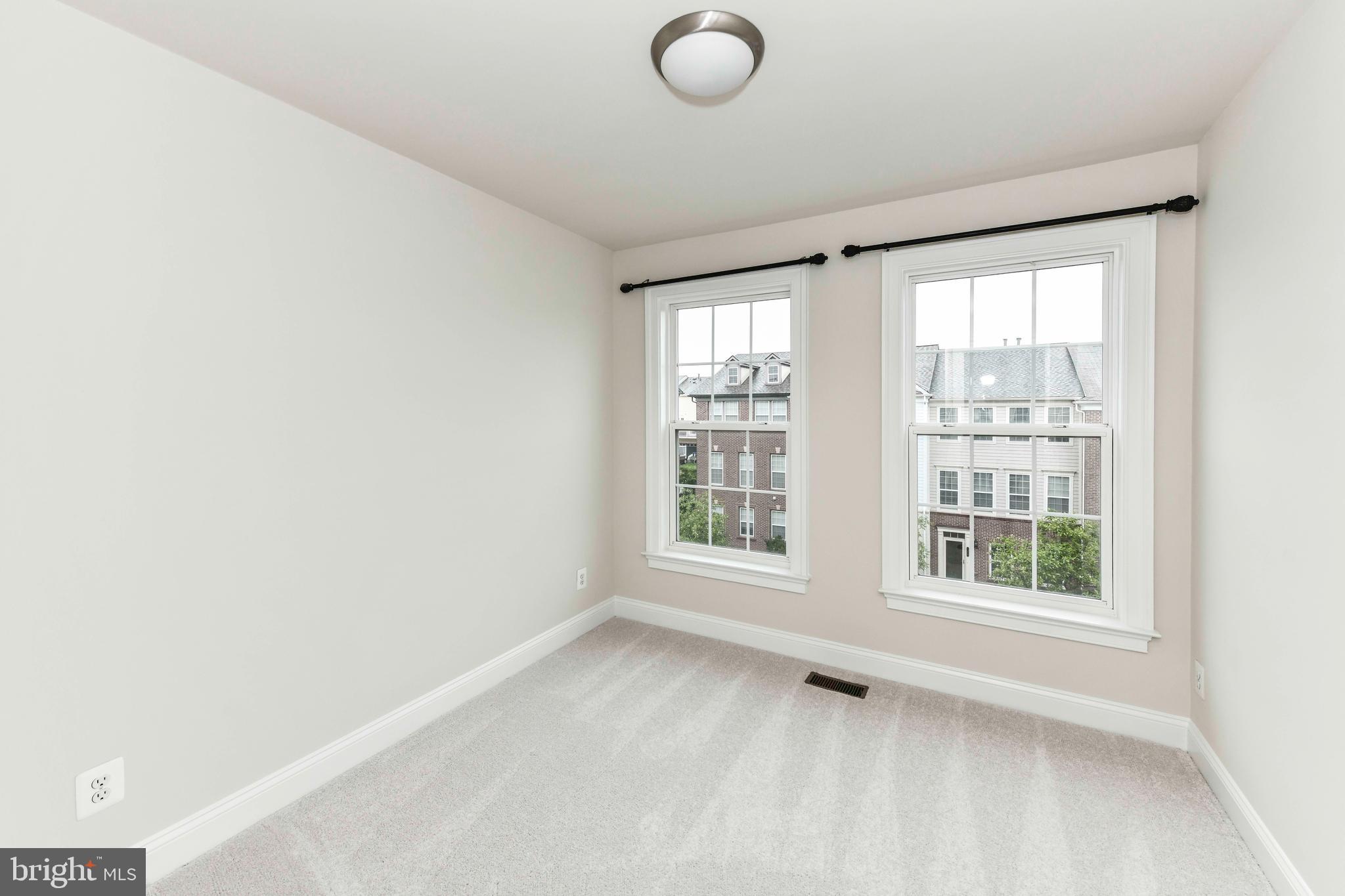 OAKLAWN - Residential Lease