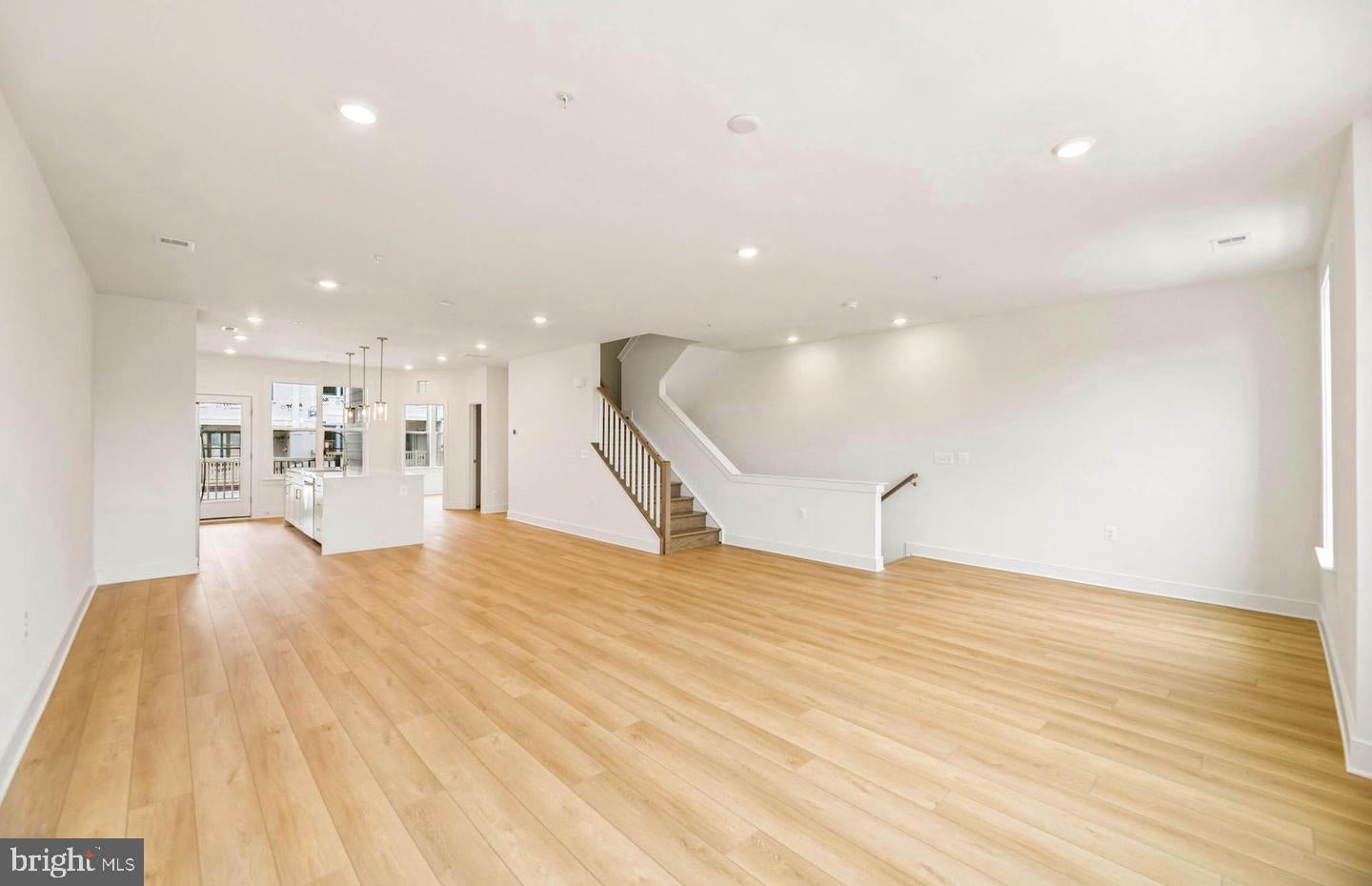512 PARKVIEW AVENUE