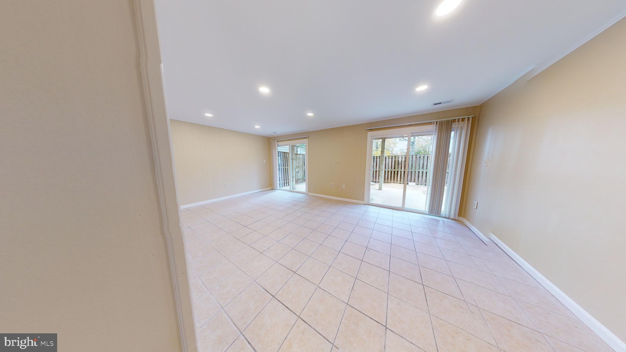 CROFTON VILLAGE - Residential Lease