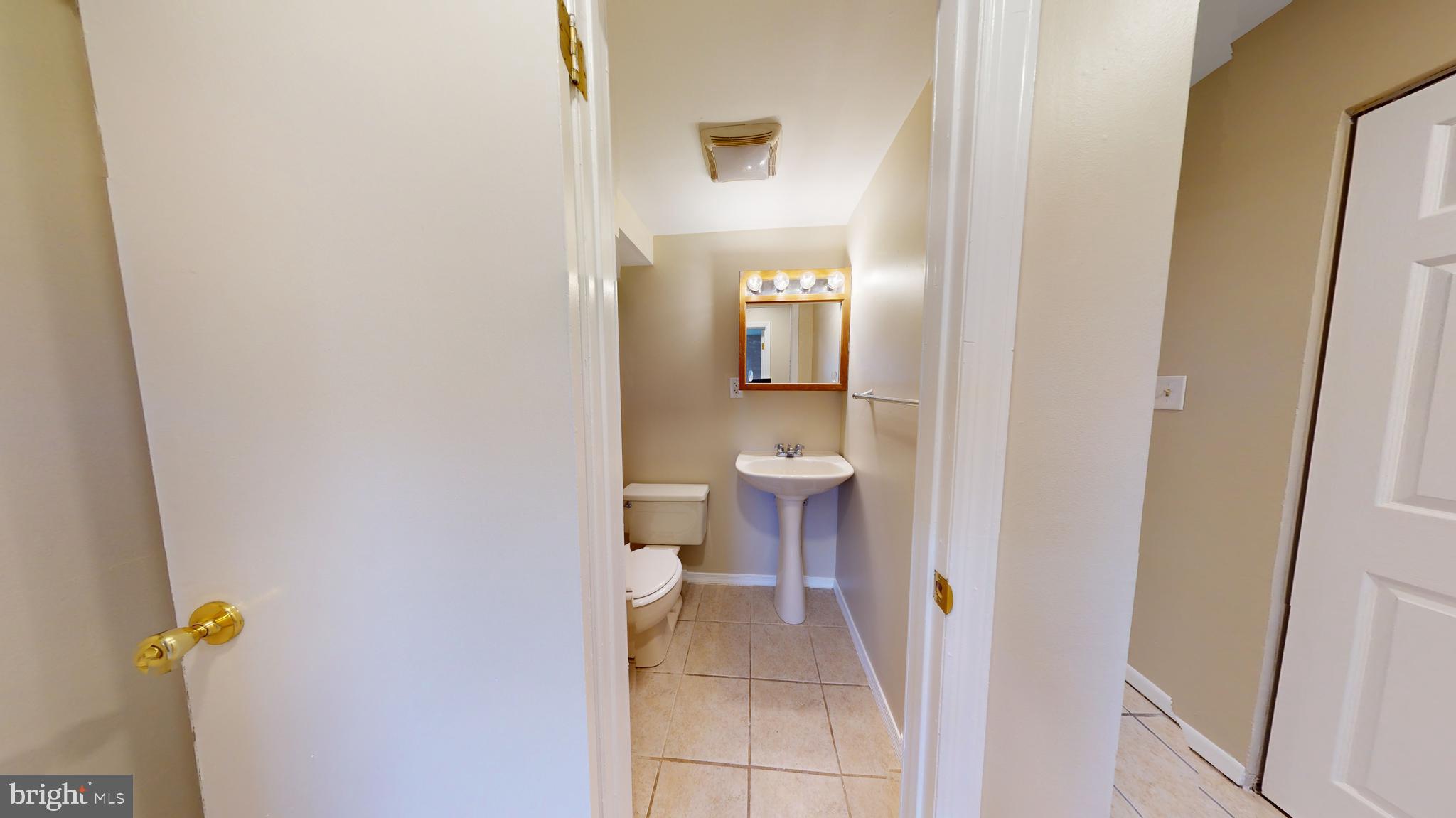 CROFTON VILLAGE - Residential Lease