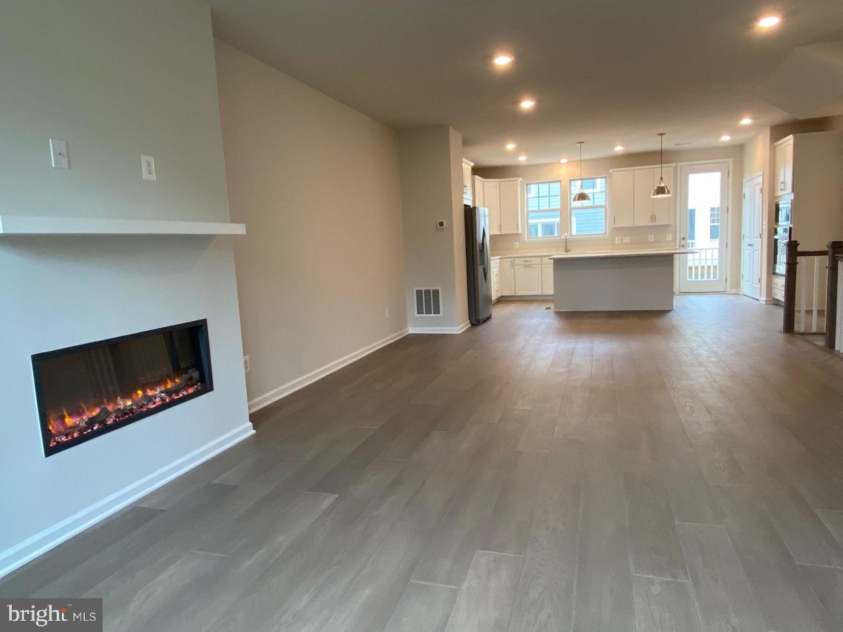 JEFFERSON SQUARE - Residential