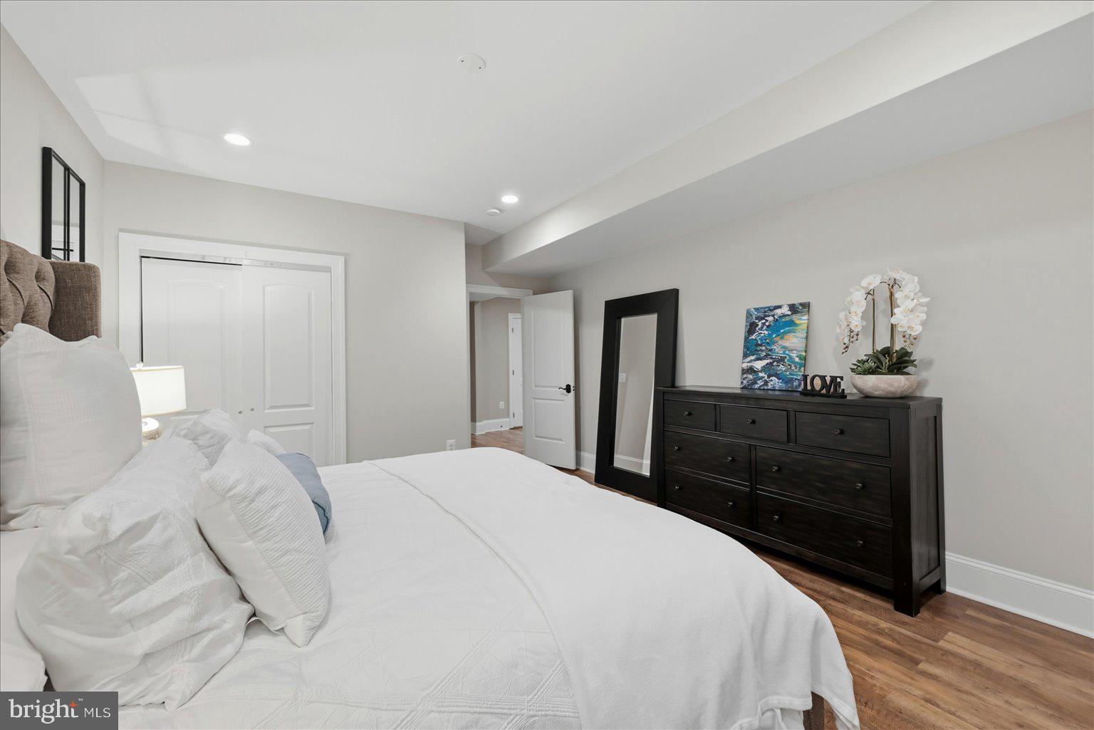 VIENNA WOODS - Residential