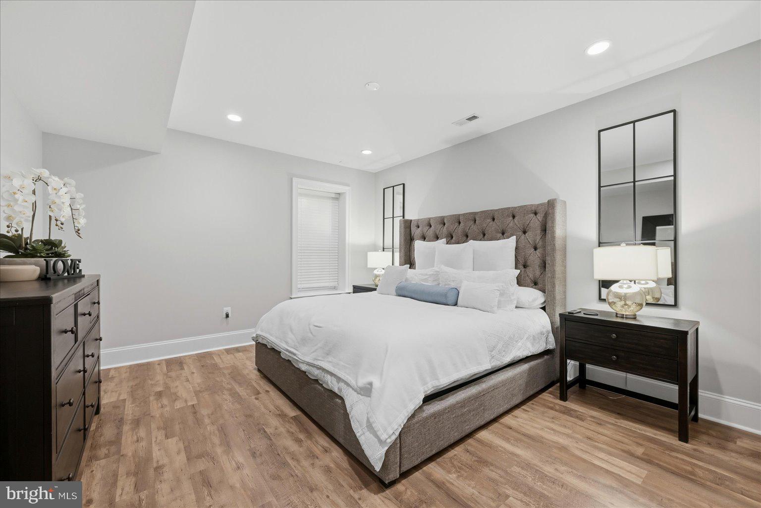 VIENNA WOODS - Residential