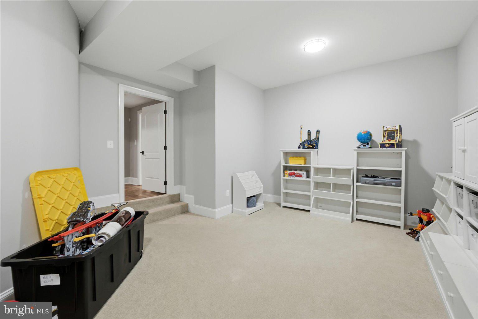 VIENNA WOODS - Residential