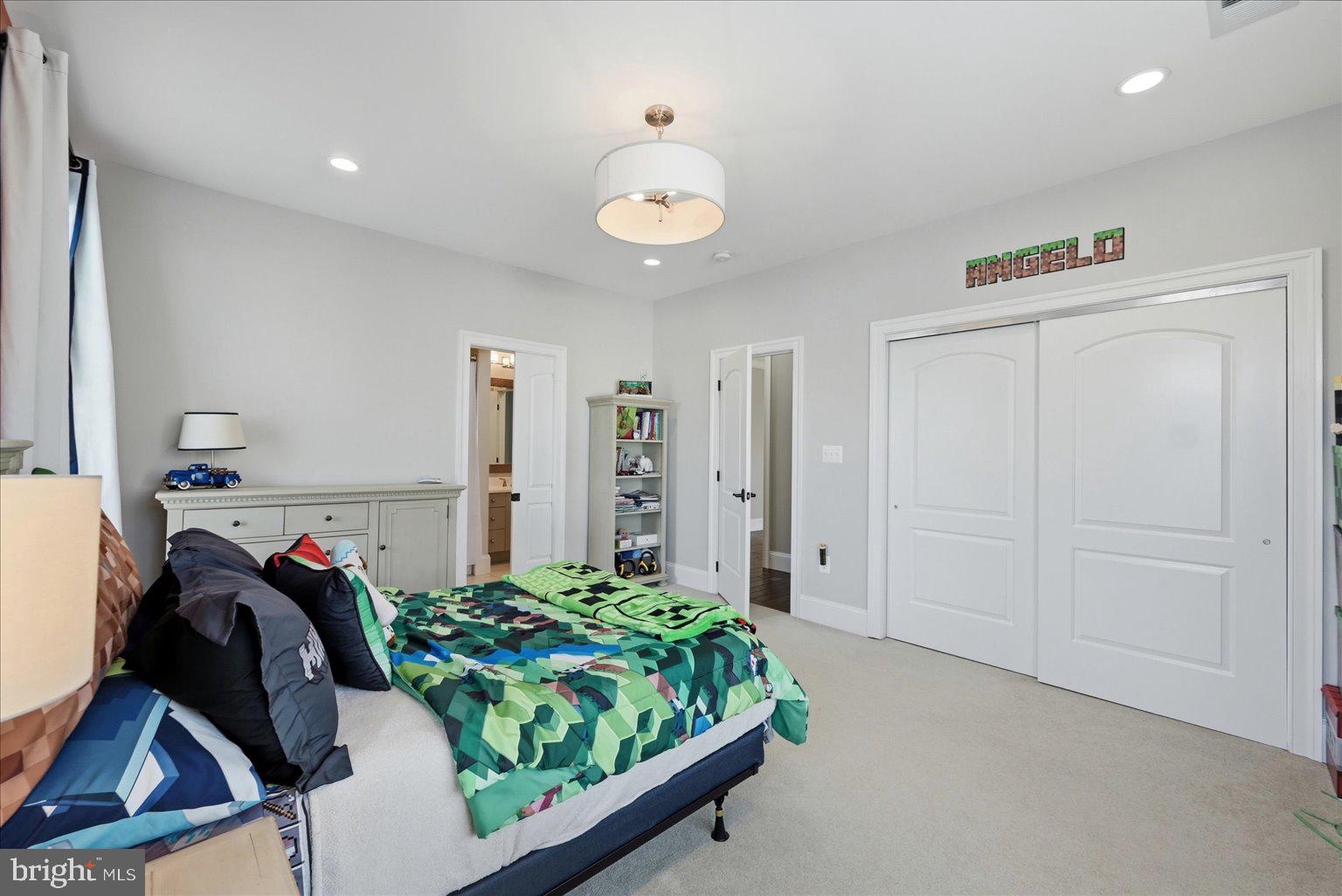 VIENNA WOODS - Residential