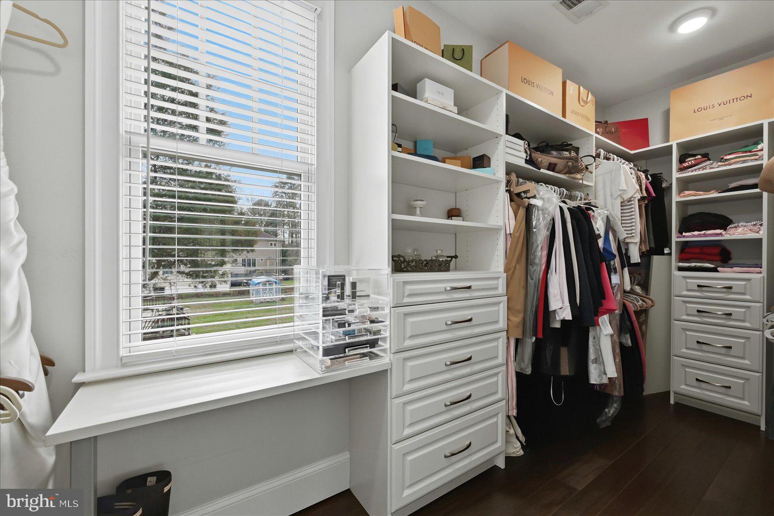 VIENNA WOODS - Residential