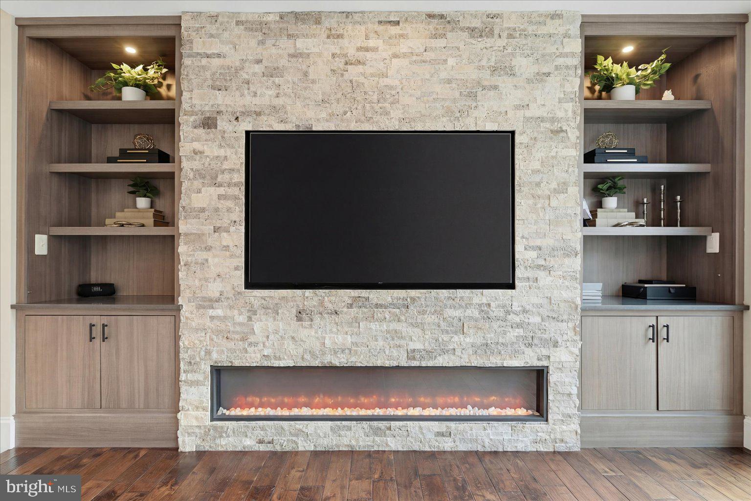 VIENNA WOODS - Residential