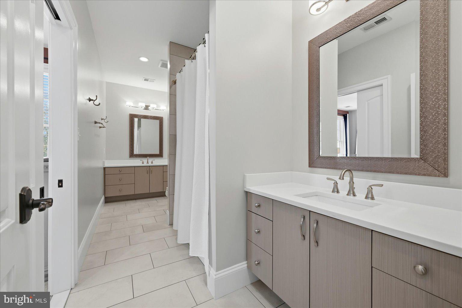 VIENNA WOODS - Residential