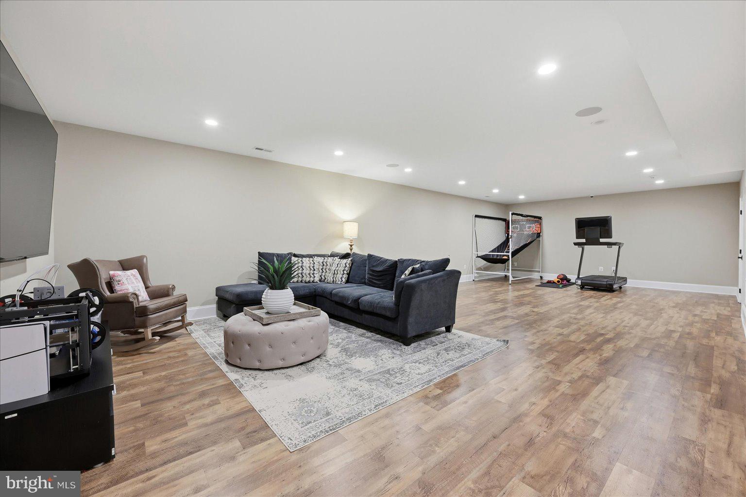 VIENNA WOODS - Residential