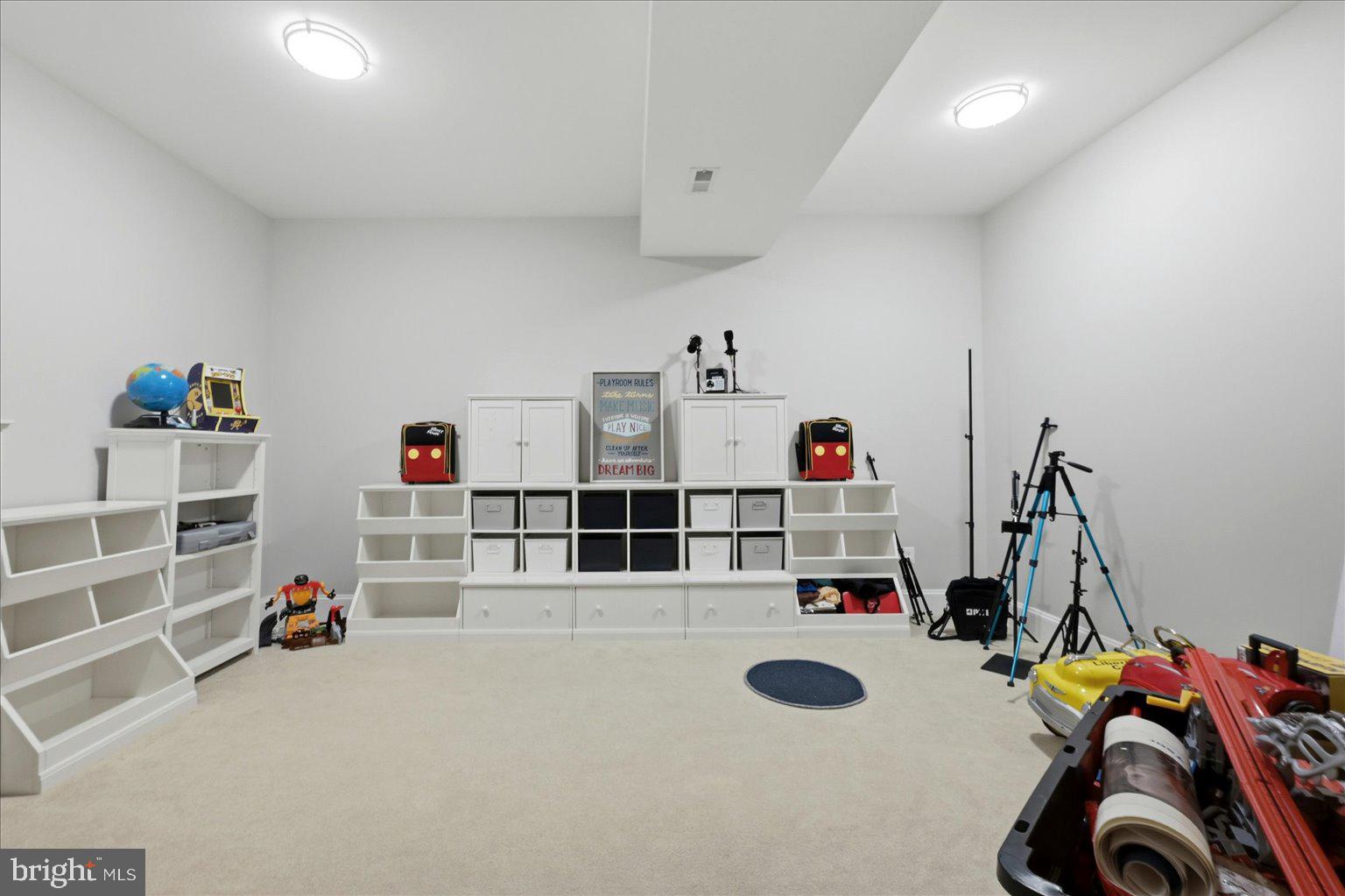 VIENNA WOODS - Residential