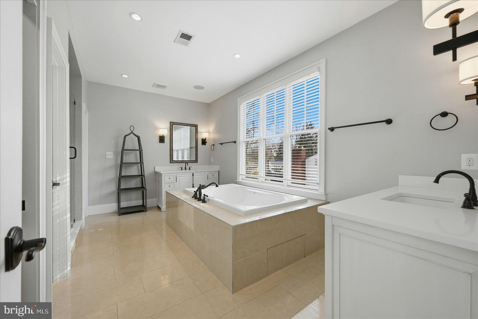 VIENNA WOODS - Residential