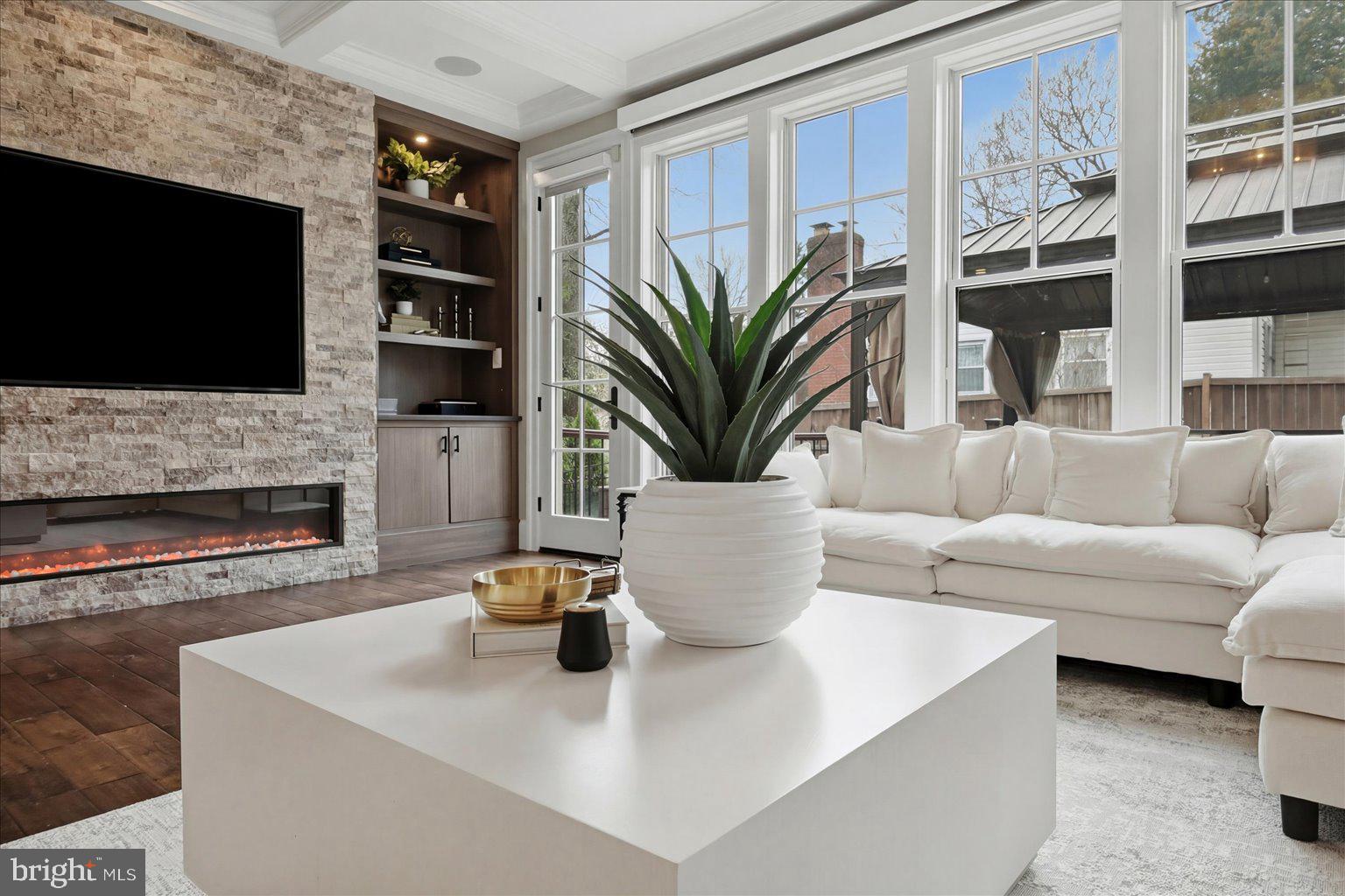 VIENNA WOODS - Residential