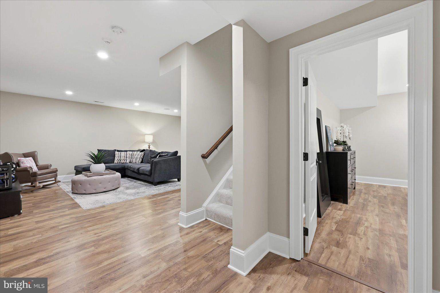 VIENNA WOODS - Residential