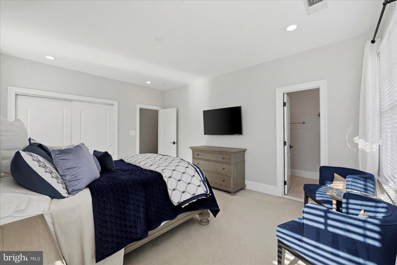 VIENNA WOODS - Residential