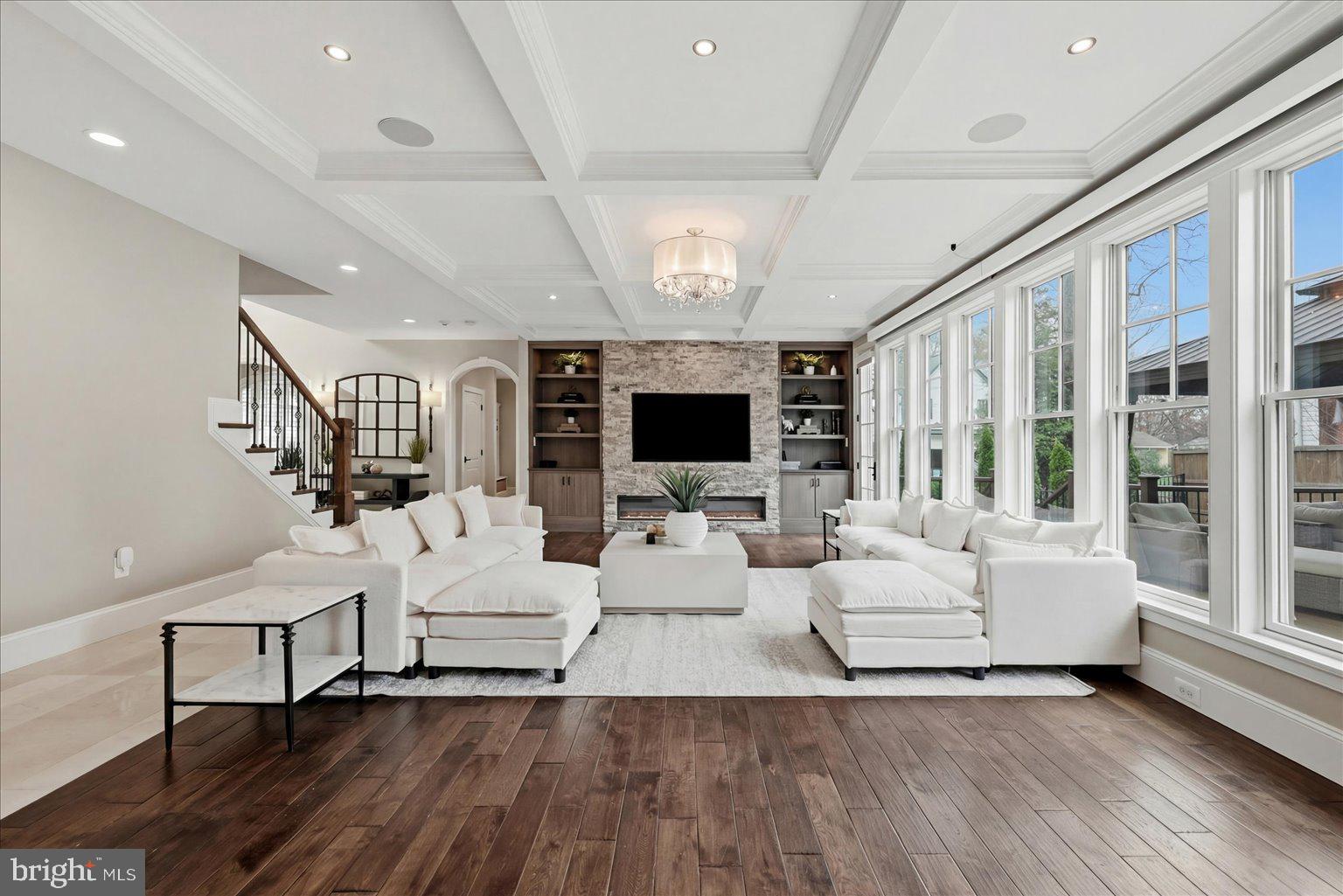 VIENNA WOODS - Residential